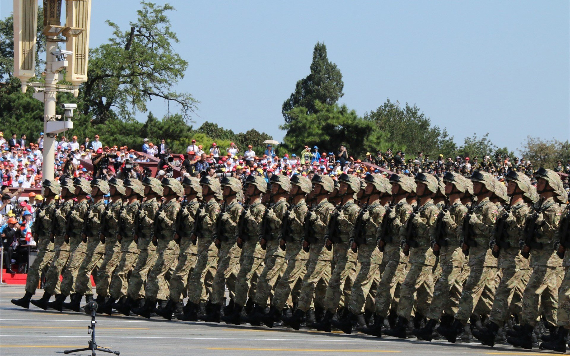 道格拉斯后程发力力压群雄夺金，道格拉斯42